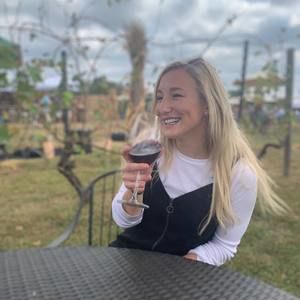 Meet your Posher, Danielle